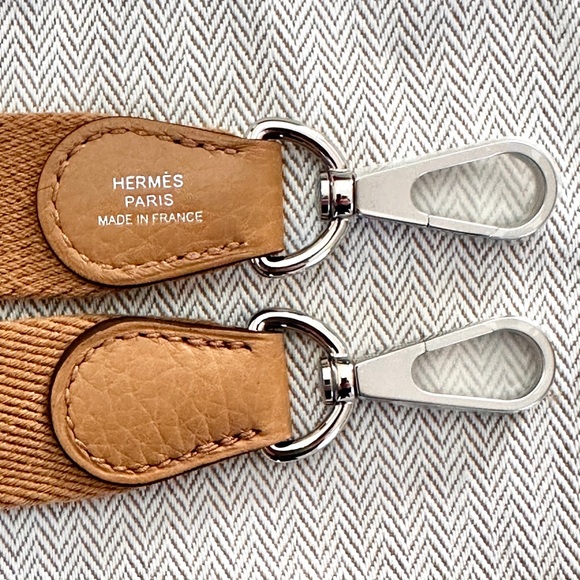 HERMES NIB Mini Evelyne TPM Biscuit Handbag. Clemence Leather/Palladium Hardware - Picture 5 of 13